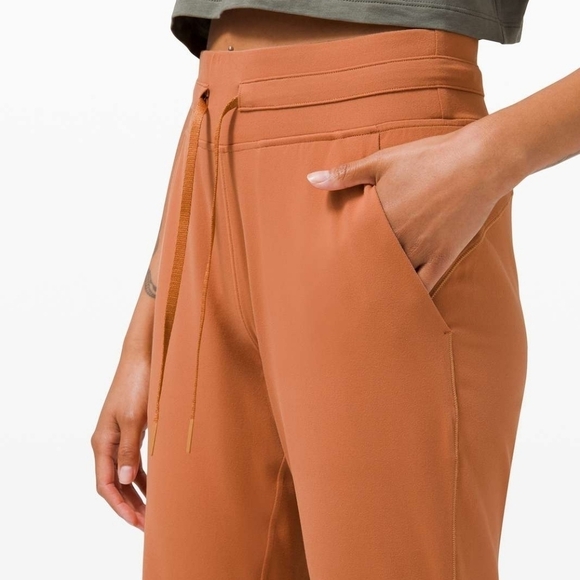 Lululemon Ready to Rulu Jogger in Desert Sun size 6 NWT - Picture 3 of 9